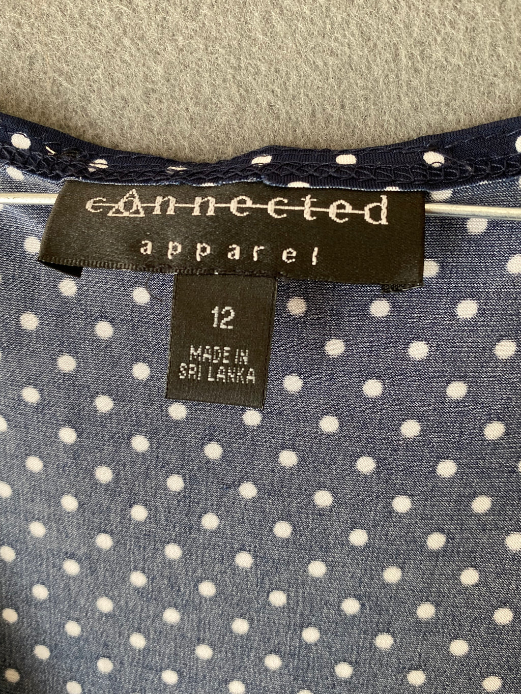 Robe Connected Apparel bleu marine à pois