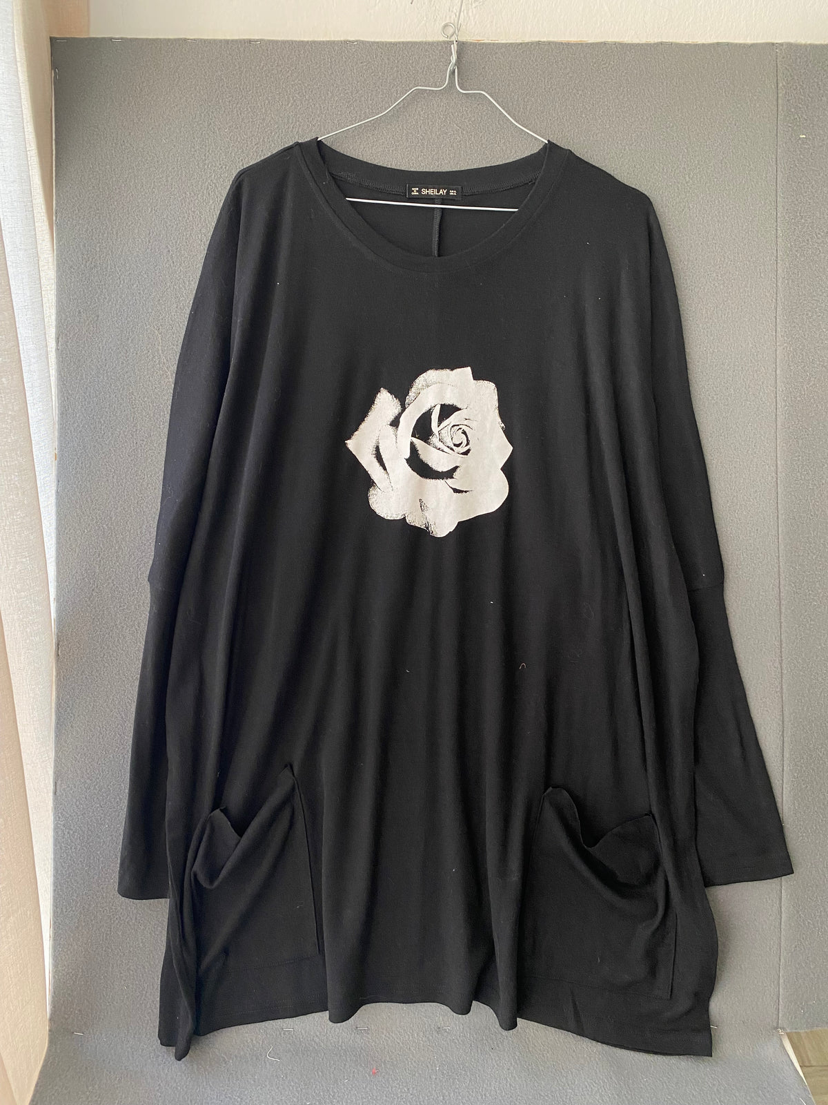 Tunique noire imprimé rose à poches
