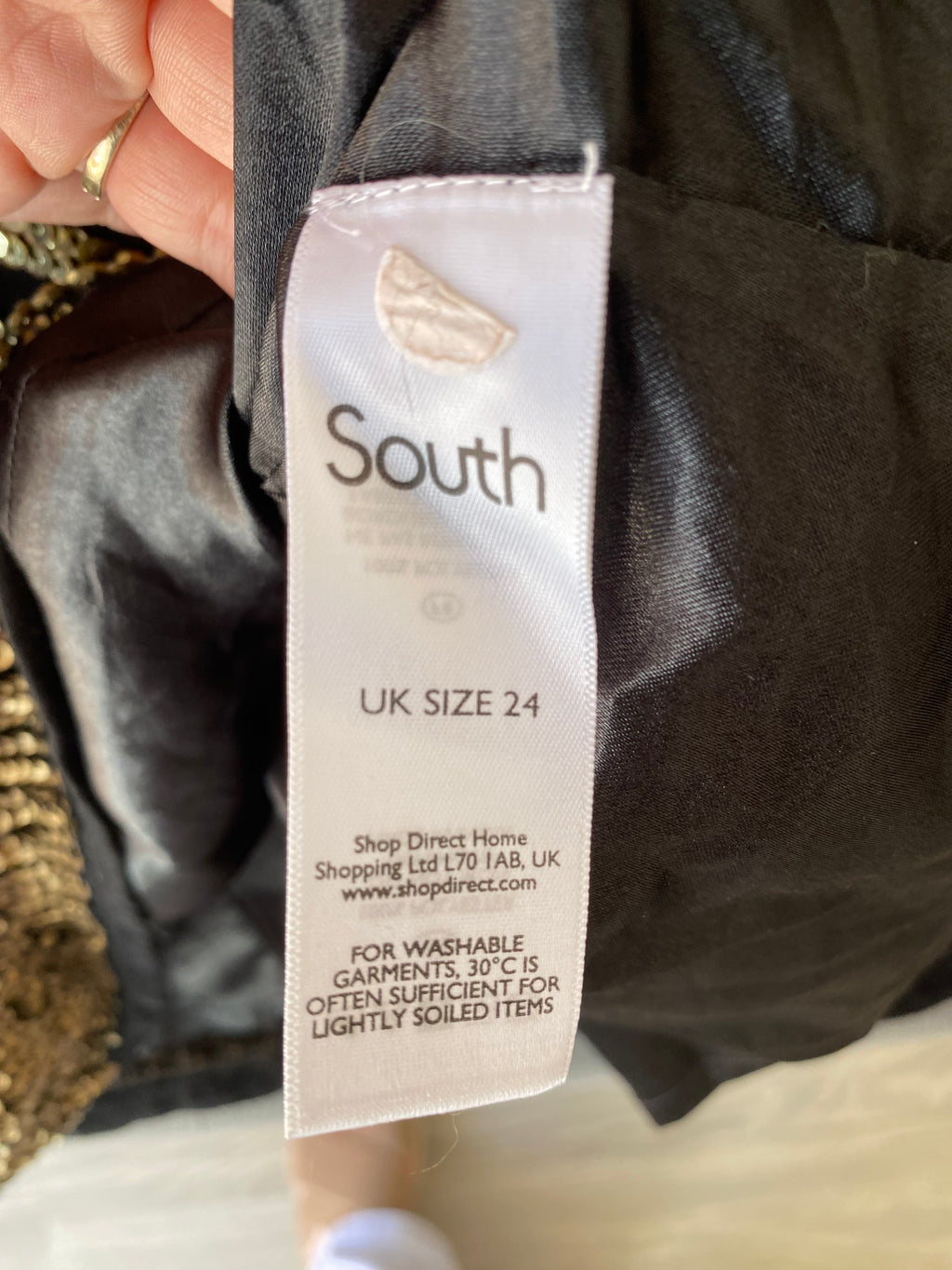 Robe South noire à sequins dorés