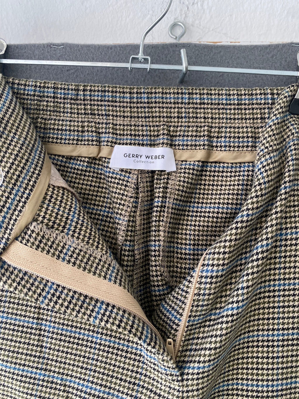 Pantalon carotte pied-de-poule marron et bleu