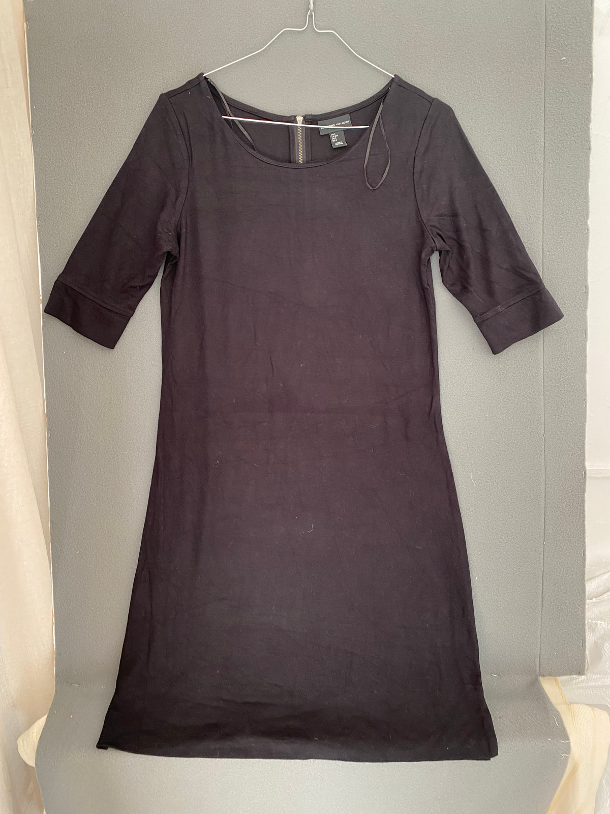 Robe noire pailletée à manches évasées