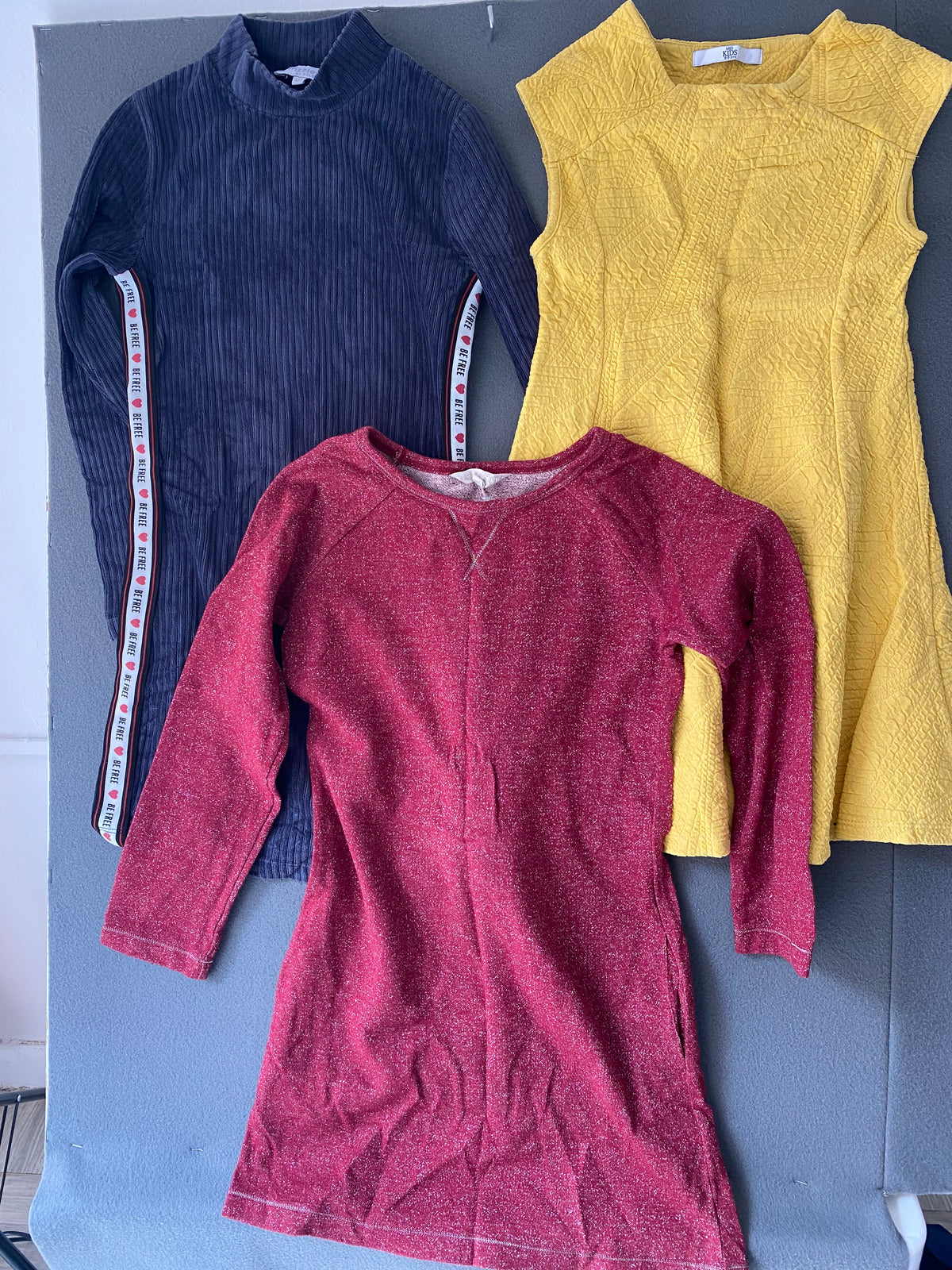 Lot robes filles 8/9 ans