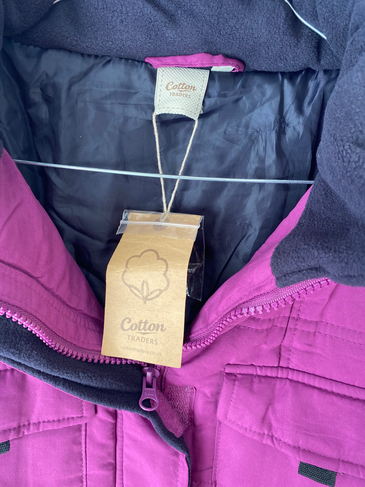 Manteau matelassé long violet à capuche