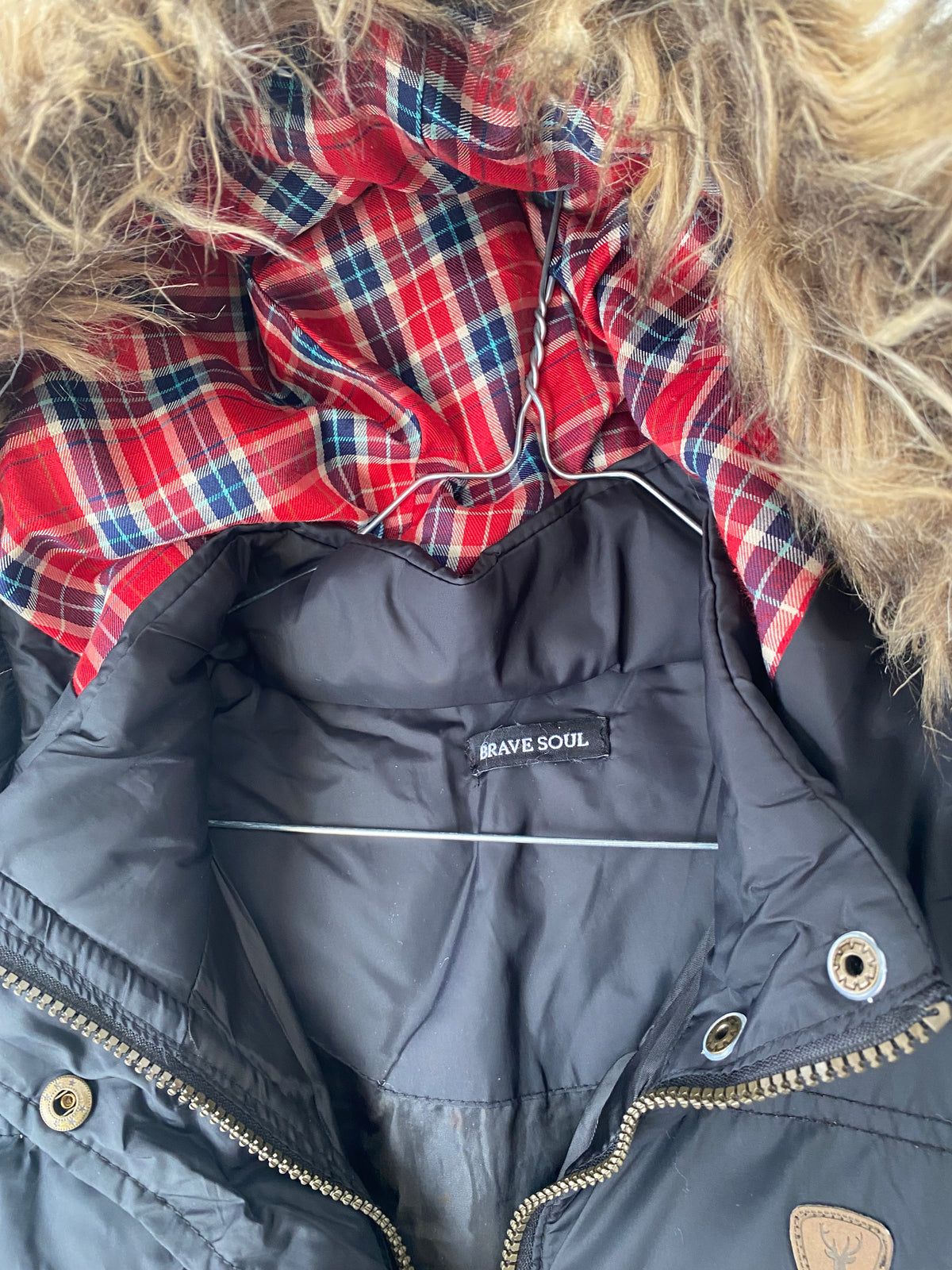 Gilet sans manches noir capuche fausse fourrure