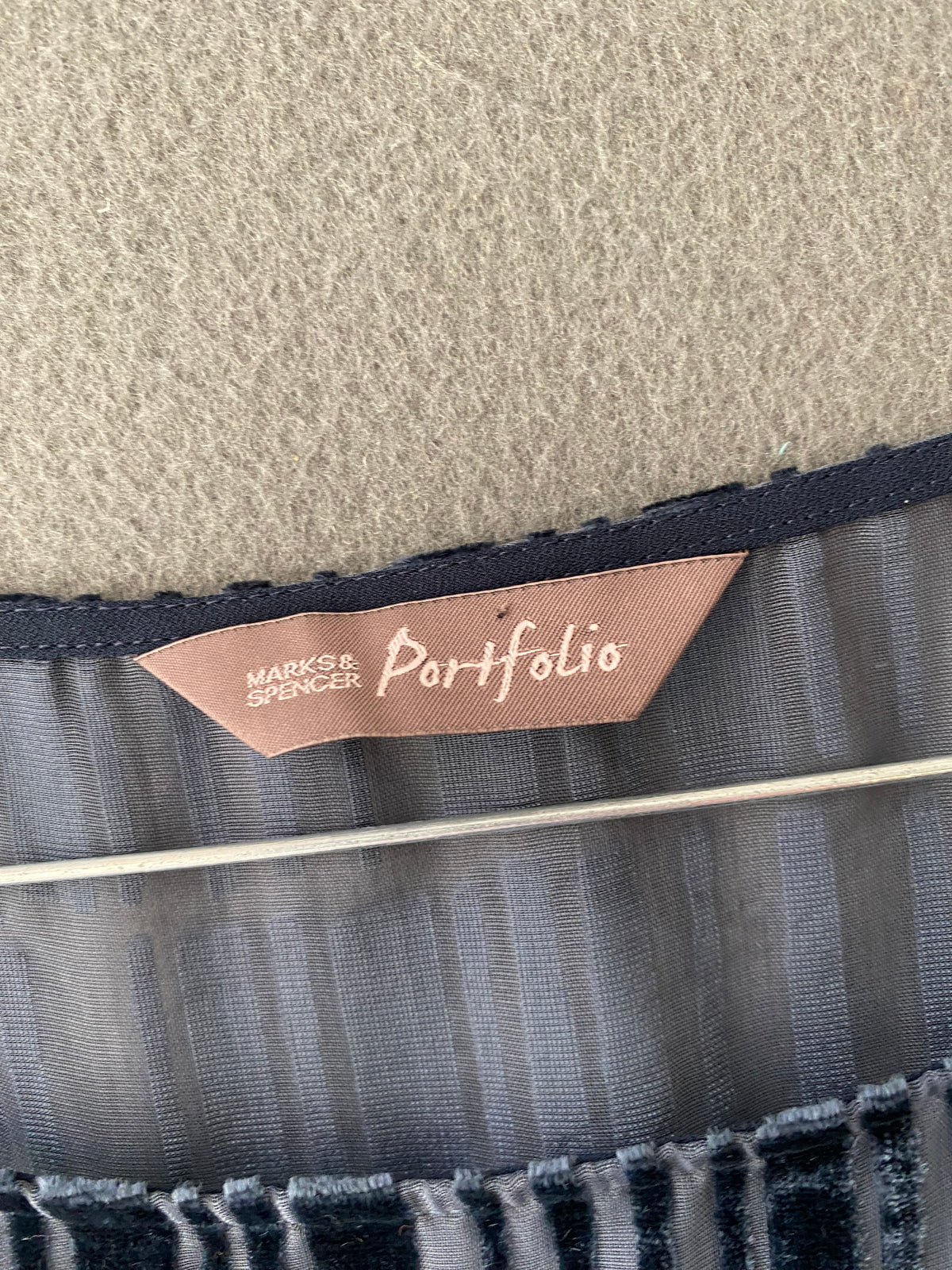 Top dévoré en velours gris et marine