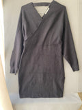Robe pull portefeuille noire à dos ouvert