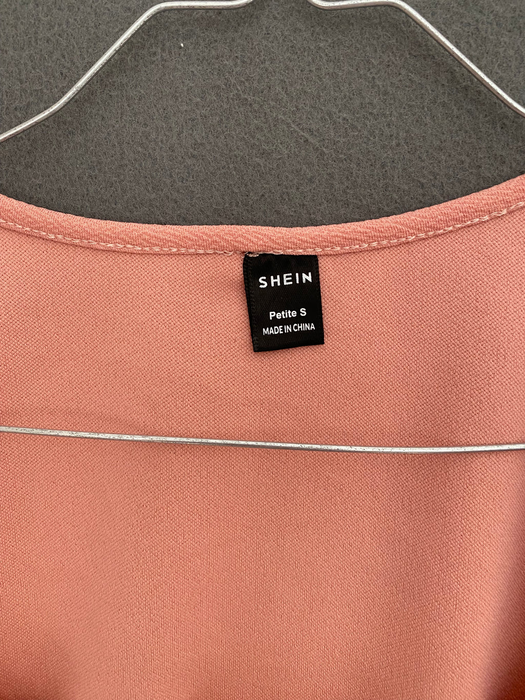 Crop top corail à encolure carrée et manches bouffantes