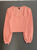Crop top corail à encolure carrée et manches bouffantes