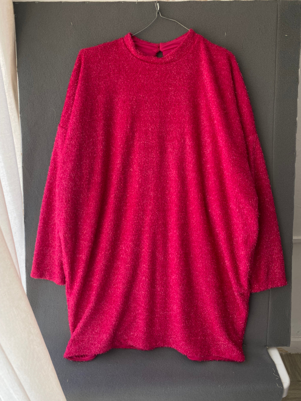 Robe pull poilue fuchsia oversize