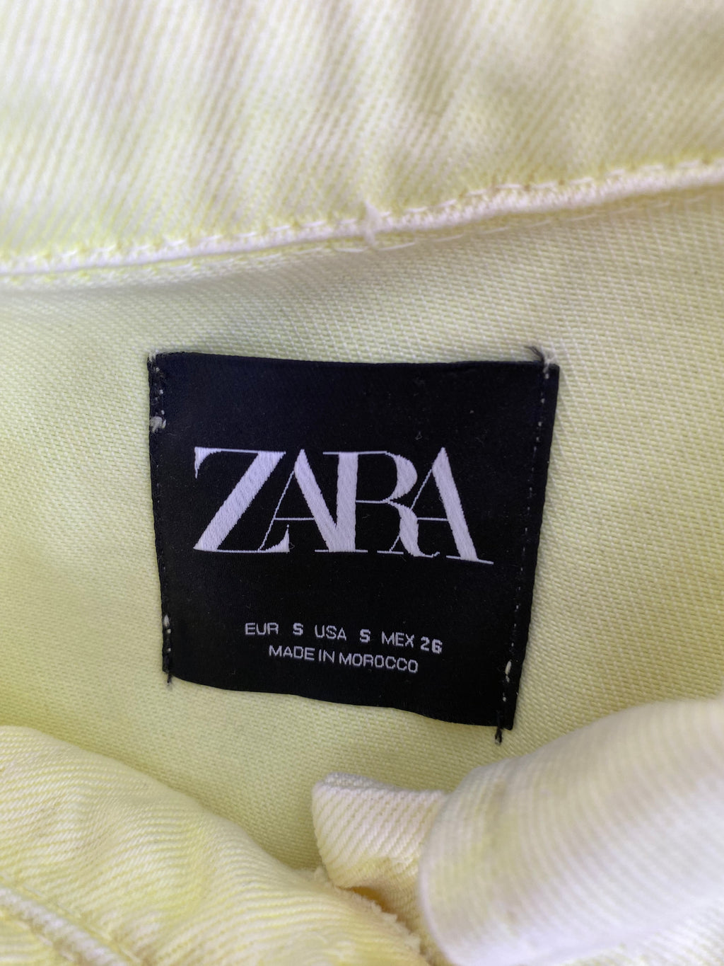Veste courte Zara en jean jaune fluo bords francs