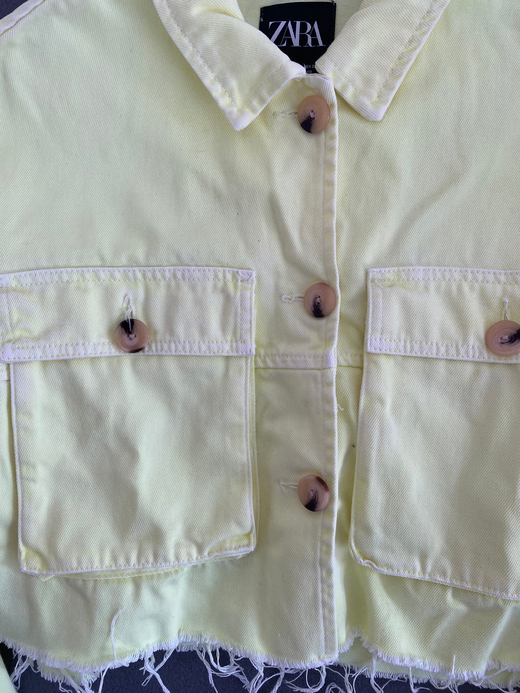 Veste courte Zara en jean jaune fluo bords francs