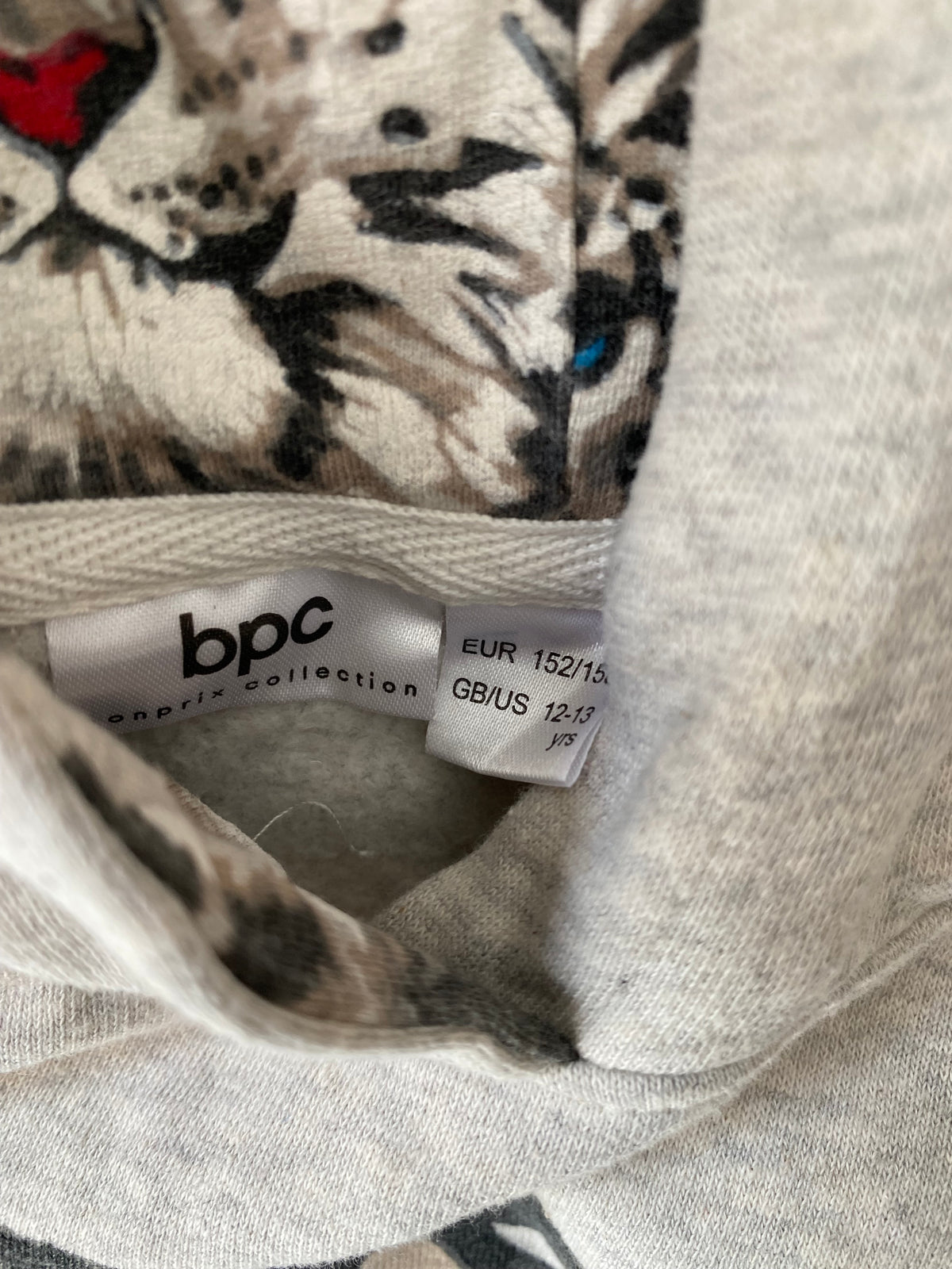 Robe sweat à capuche grise léopard des neiges