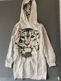 Robe sweat à capuche grise léopard des neiges