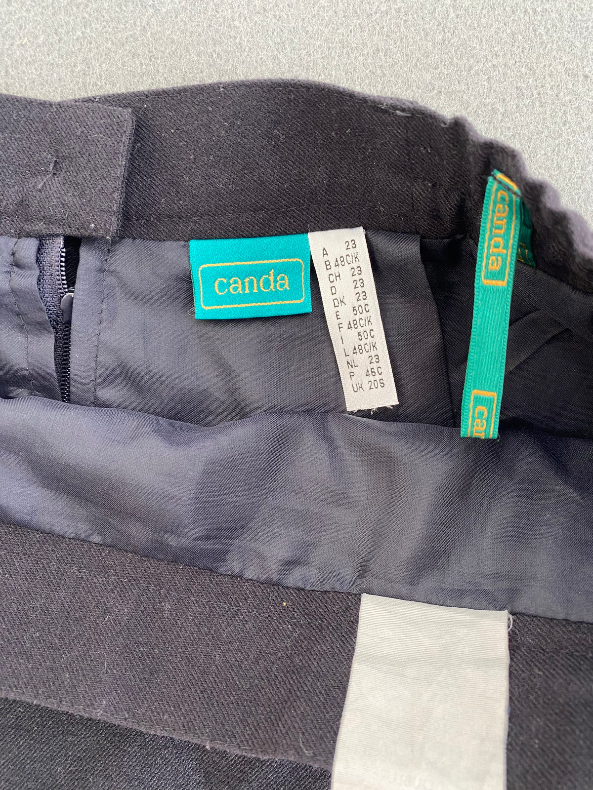 Jupe droite bleu marine Canda – boutons décoratifs