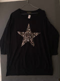 Pull fin noir à étoile en sequins léopard