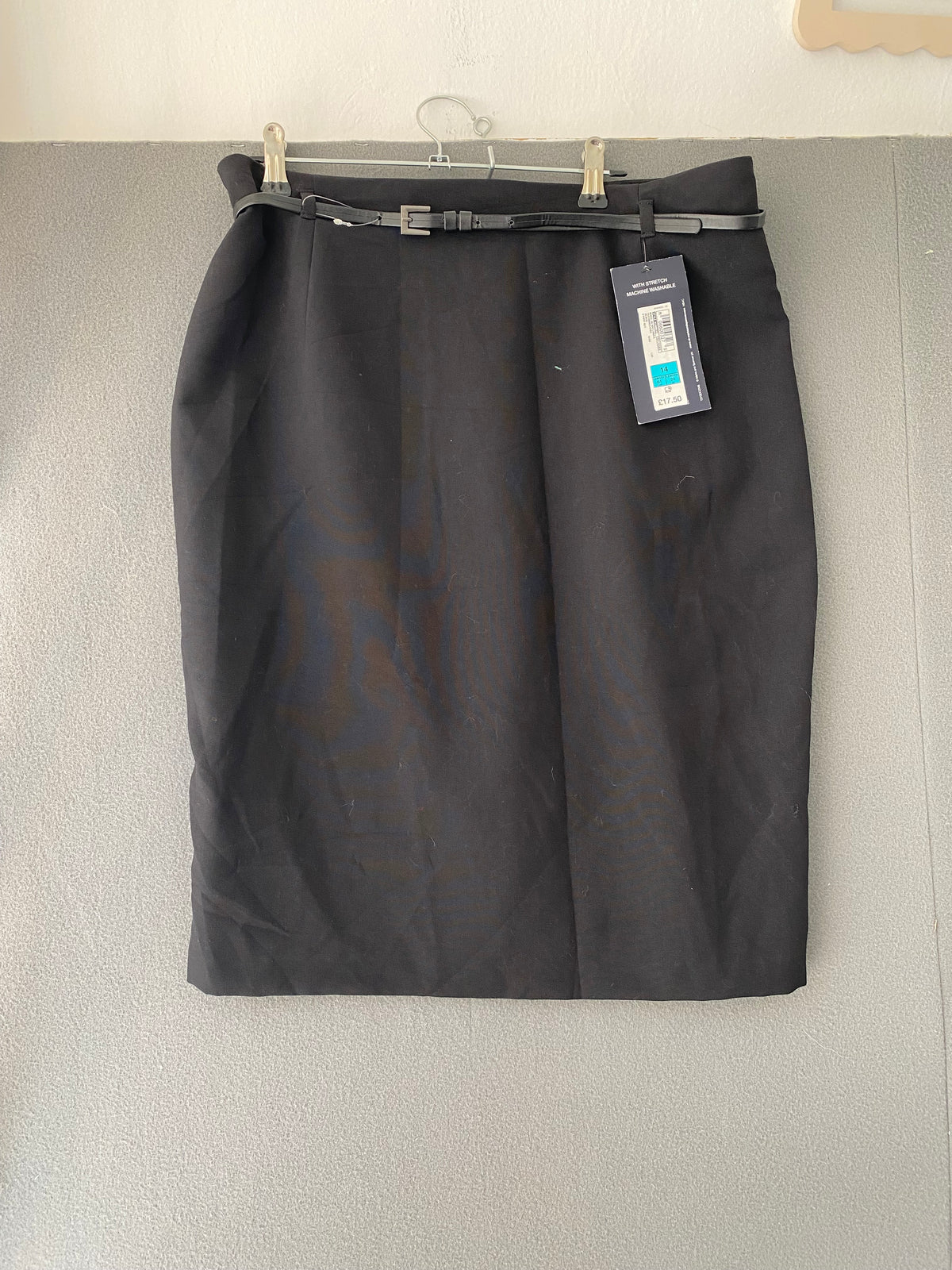 Jupe crayon noire à ceinture fine
