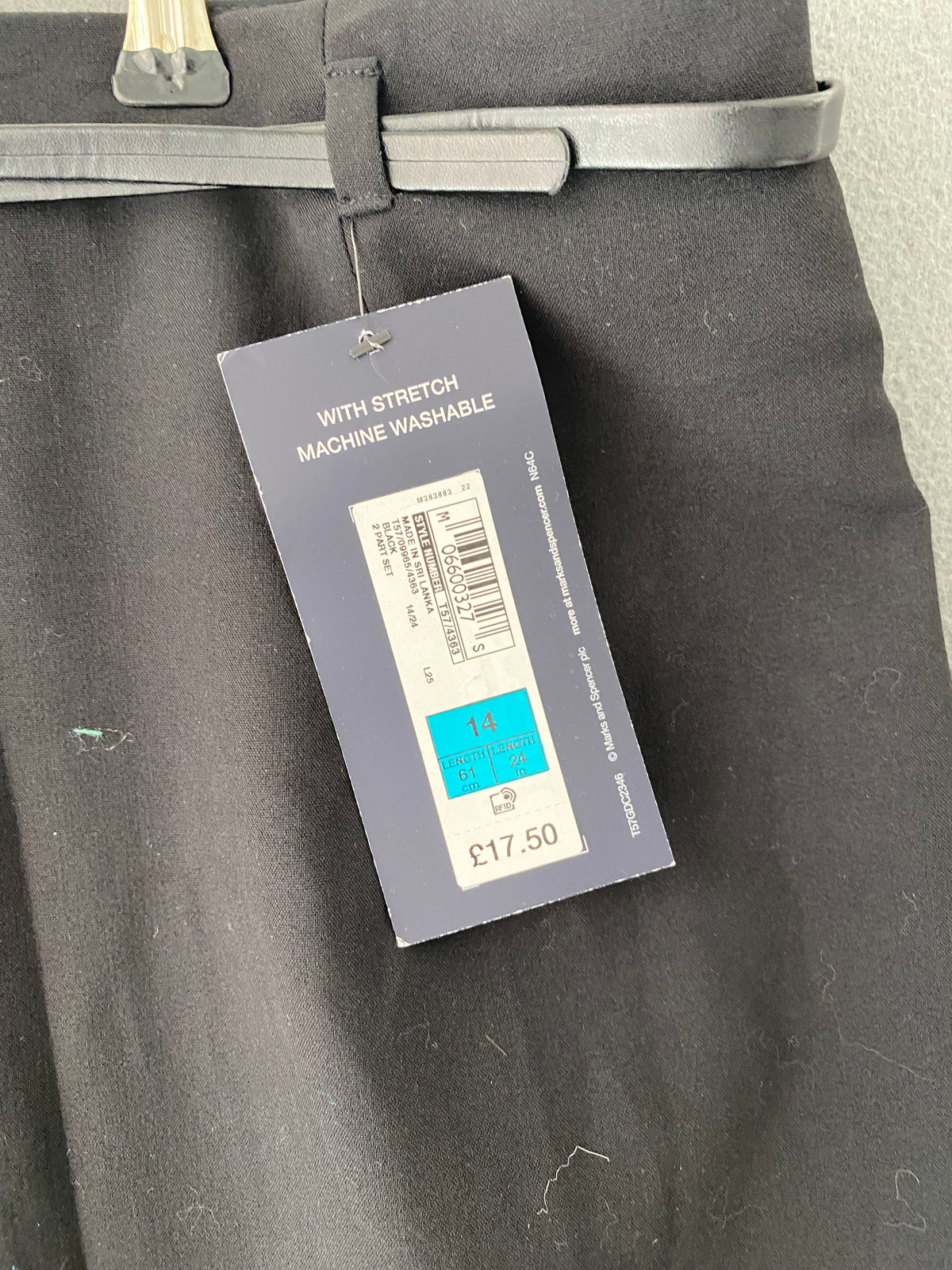 Jupe crayon noire à ceinture fine