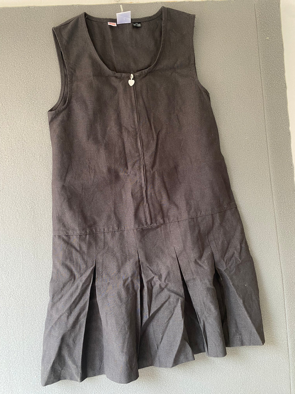 Robe chasuble plissée gris anthracite