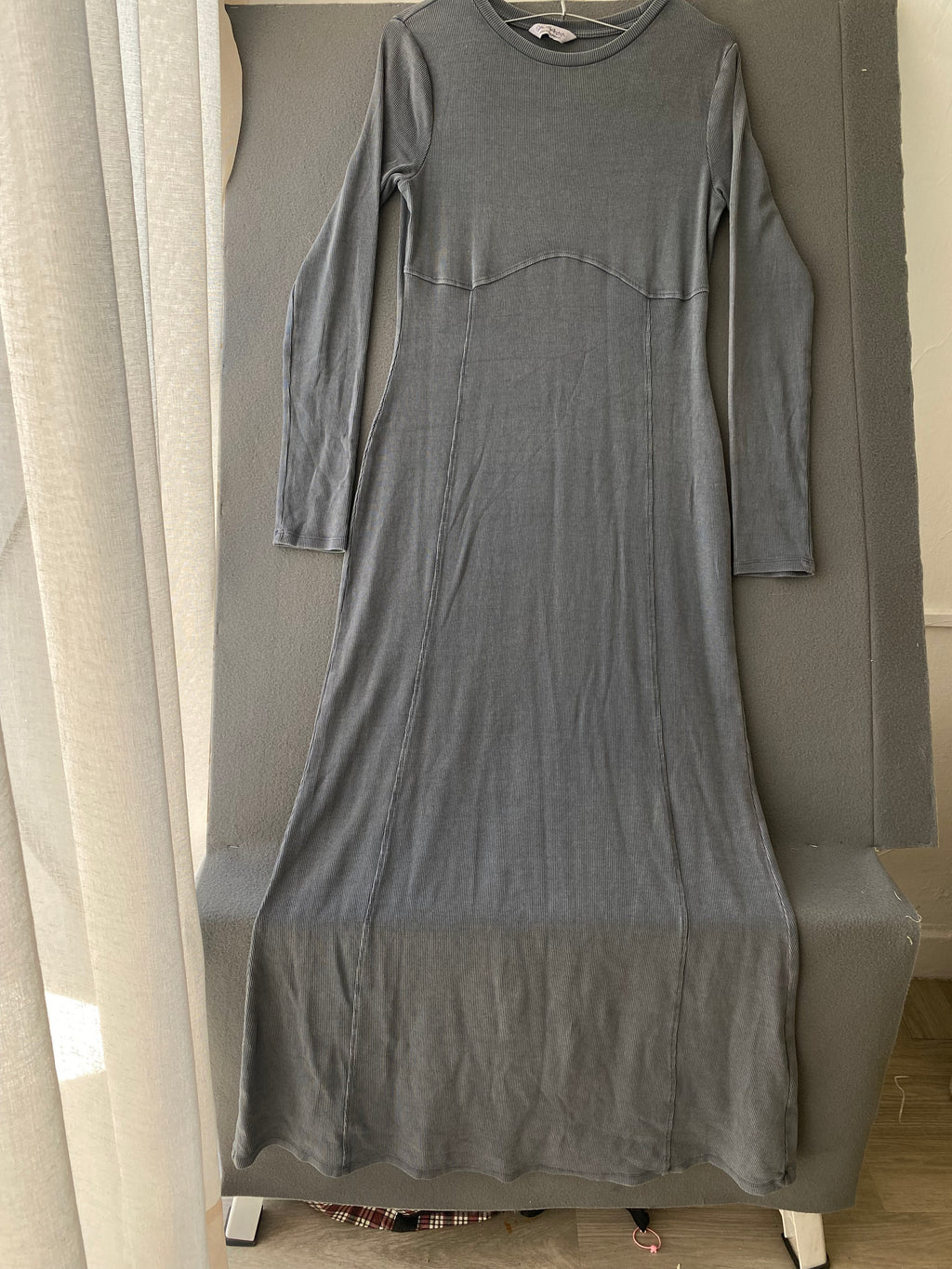Robe longue côtelée grise délavée
