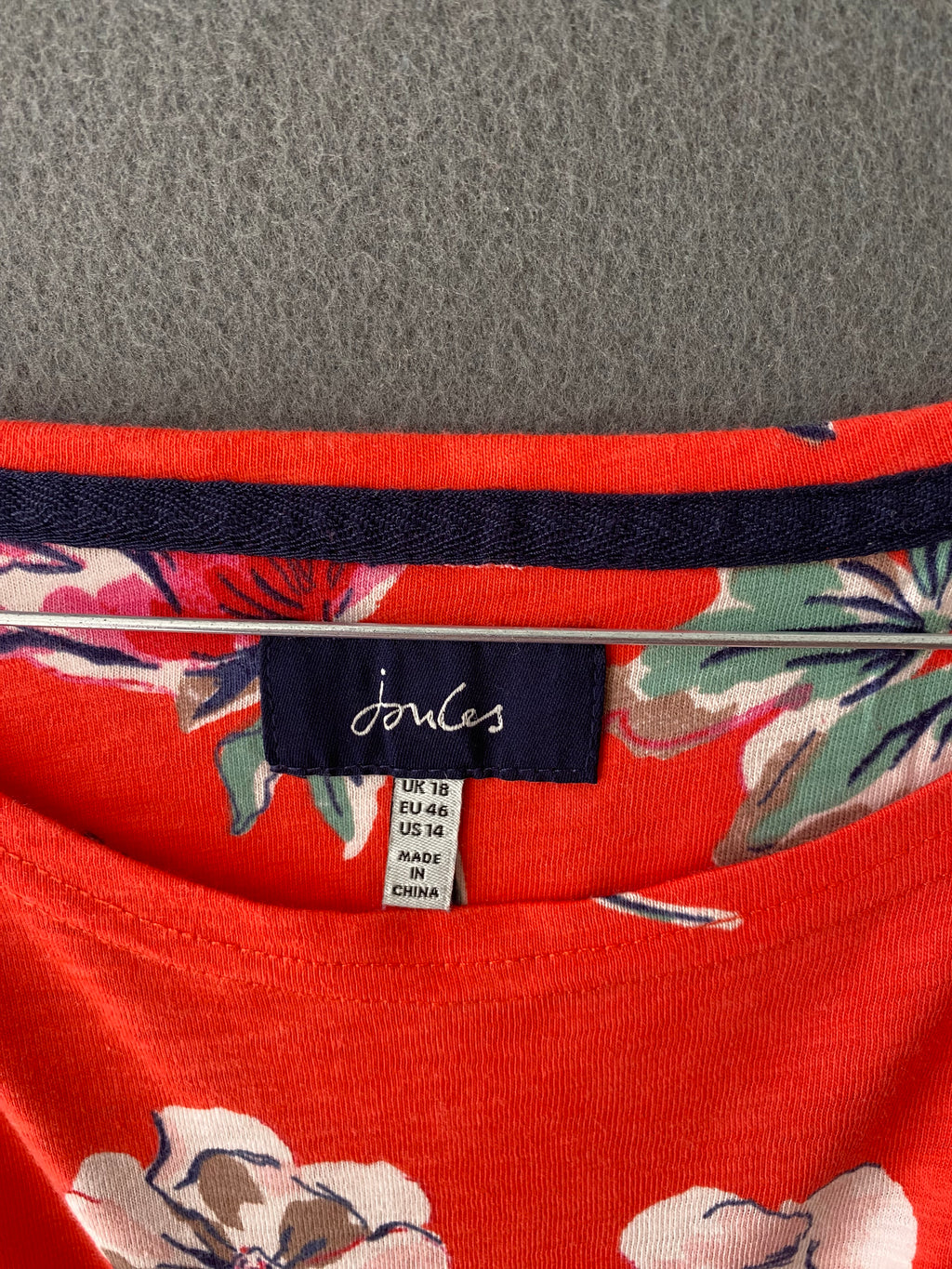 T-shirt manches longues rouge à fleurs