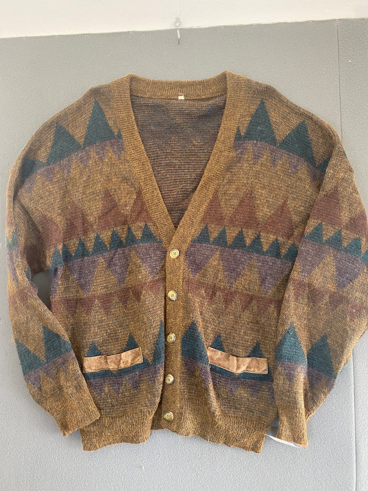 Gilet cardigan vintage en maille mohair – motifs géométriques