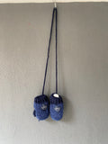 Moufles bébé tricot bleu avec cordon