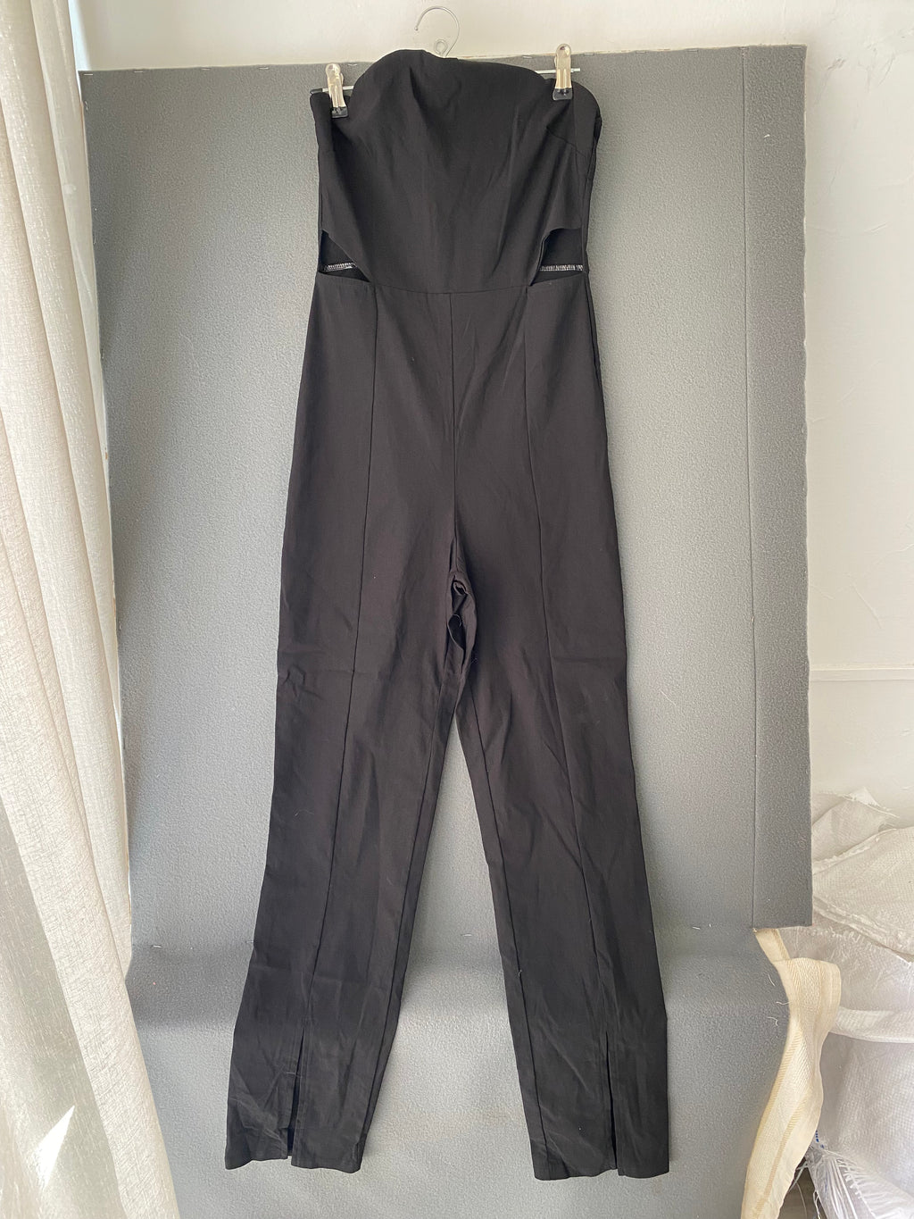 Combinaison bustier noire à découpes