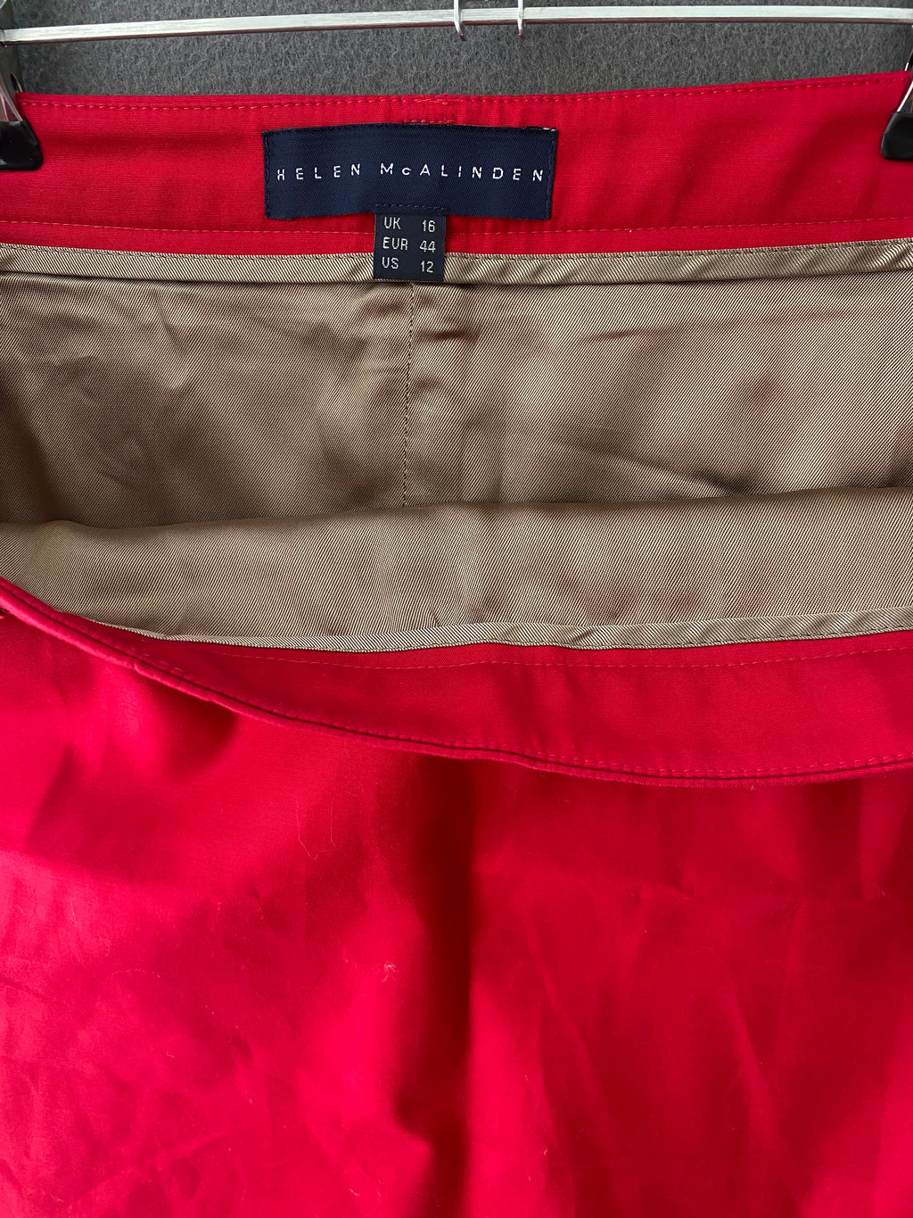 Jupe droite rouge à galon beige