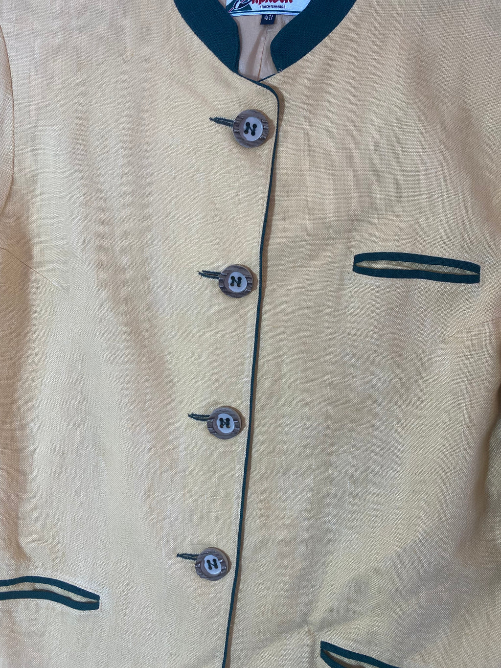Veste tyrolienne en lin jaune Alphorn – col vert