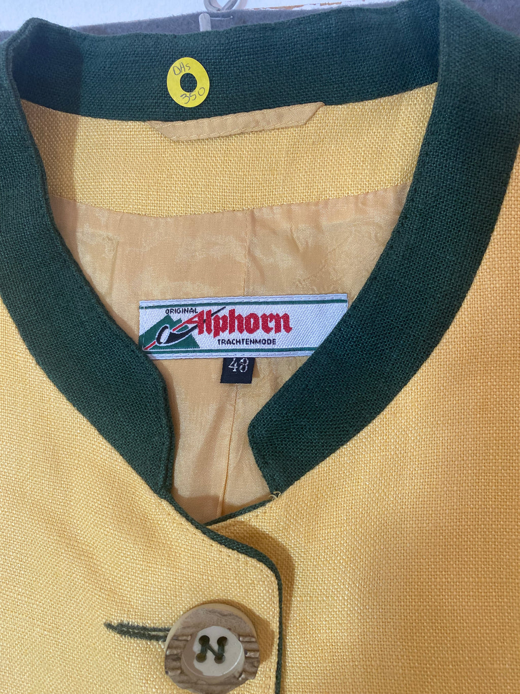 Veste tyrolienne en lin jaune Alphorn – col vert
