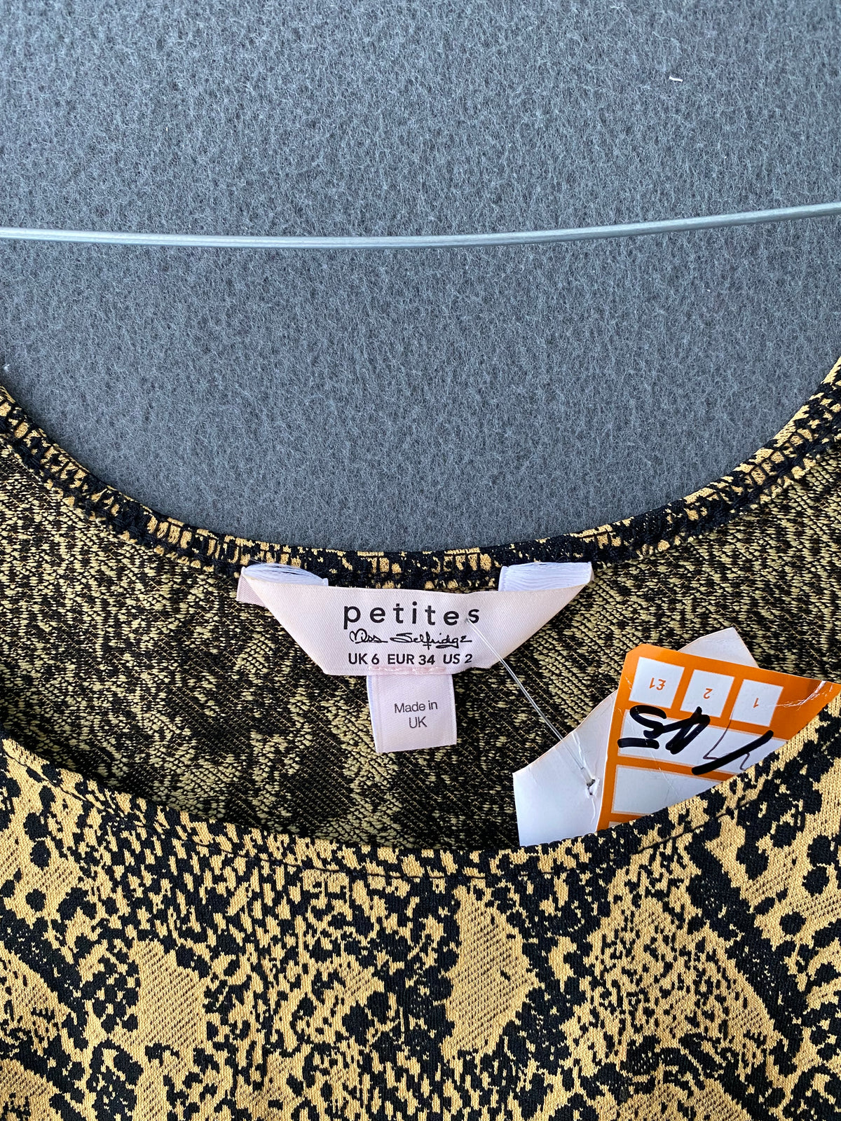 Robe imprimé python à bretelles et boucles