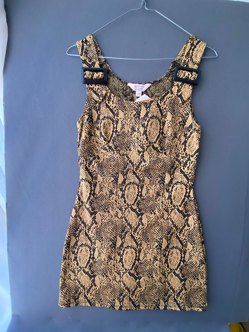 Robe imprimé python à bretelles et boucles