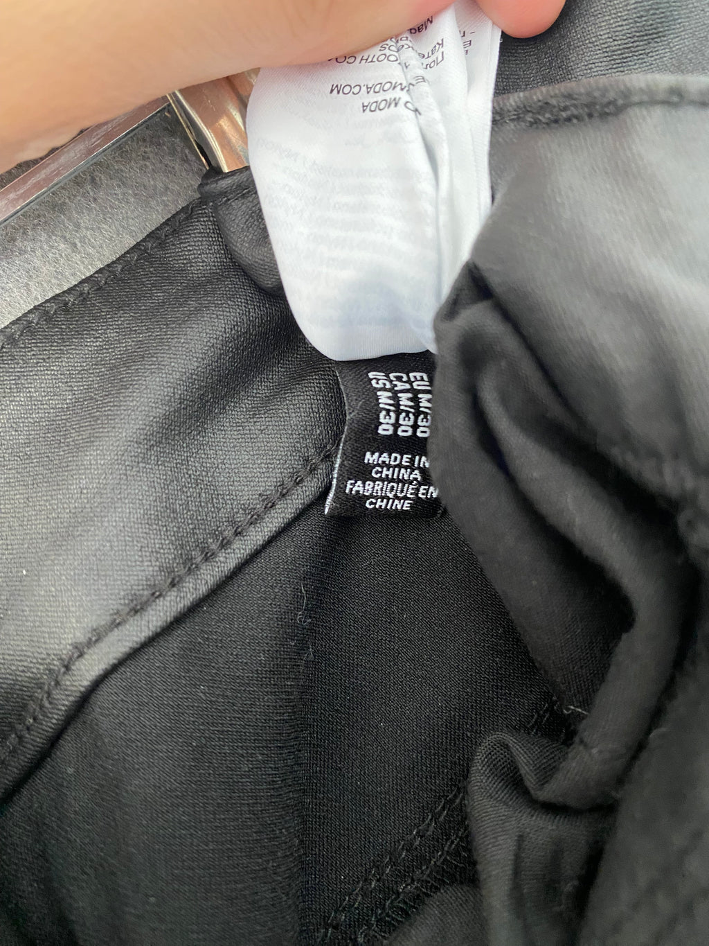 Pantalon noir enduit slim cinq poches