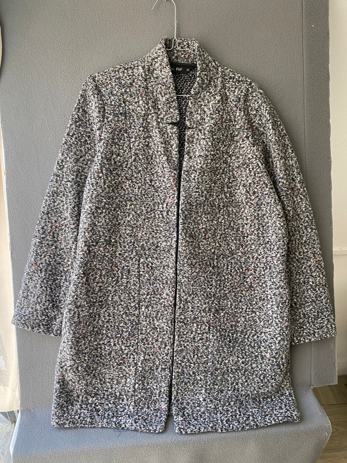 Manteau en bouclette gris moucheté
