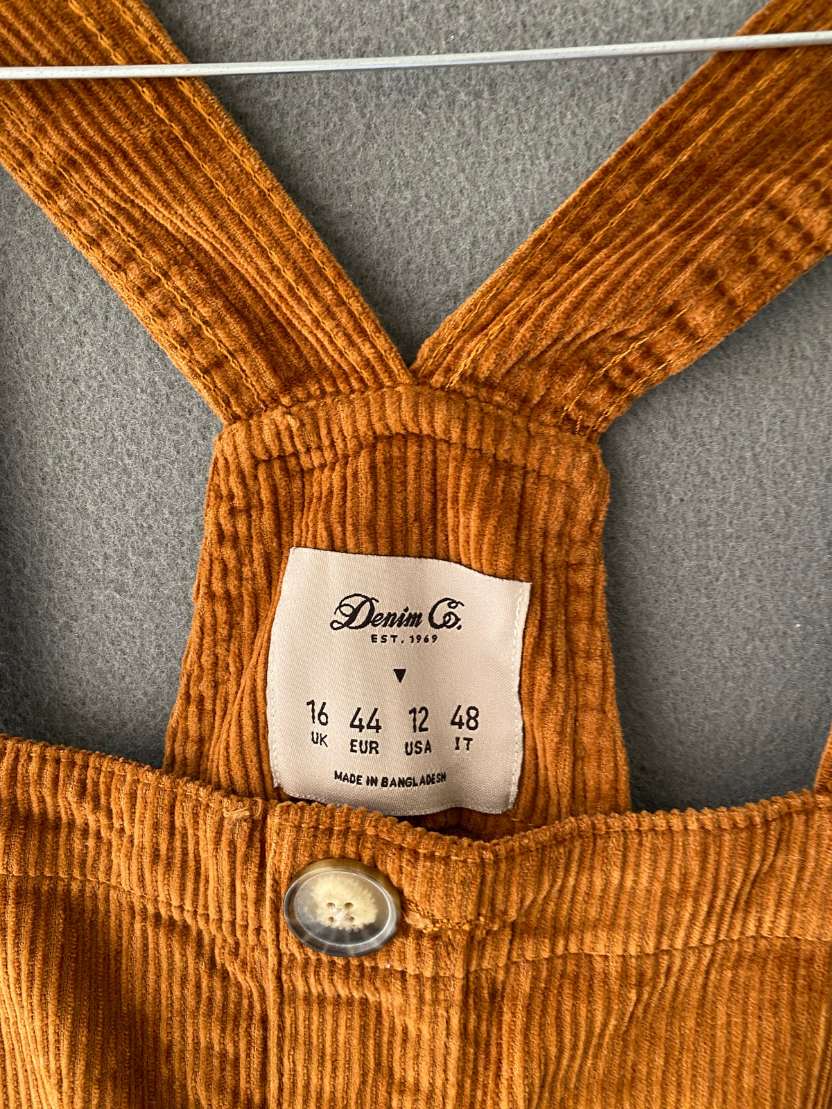 Robe salopette en velours côtelé camel boutonnée