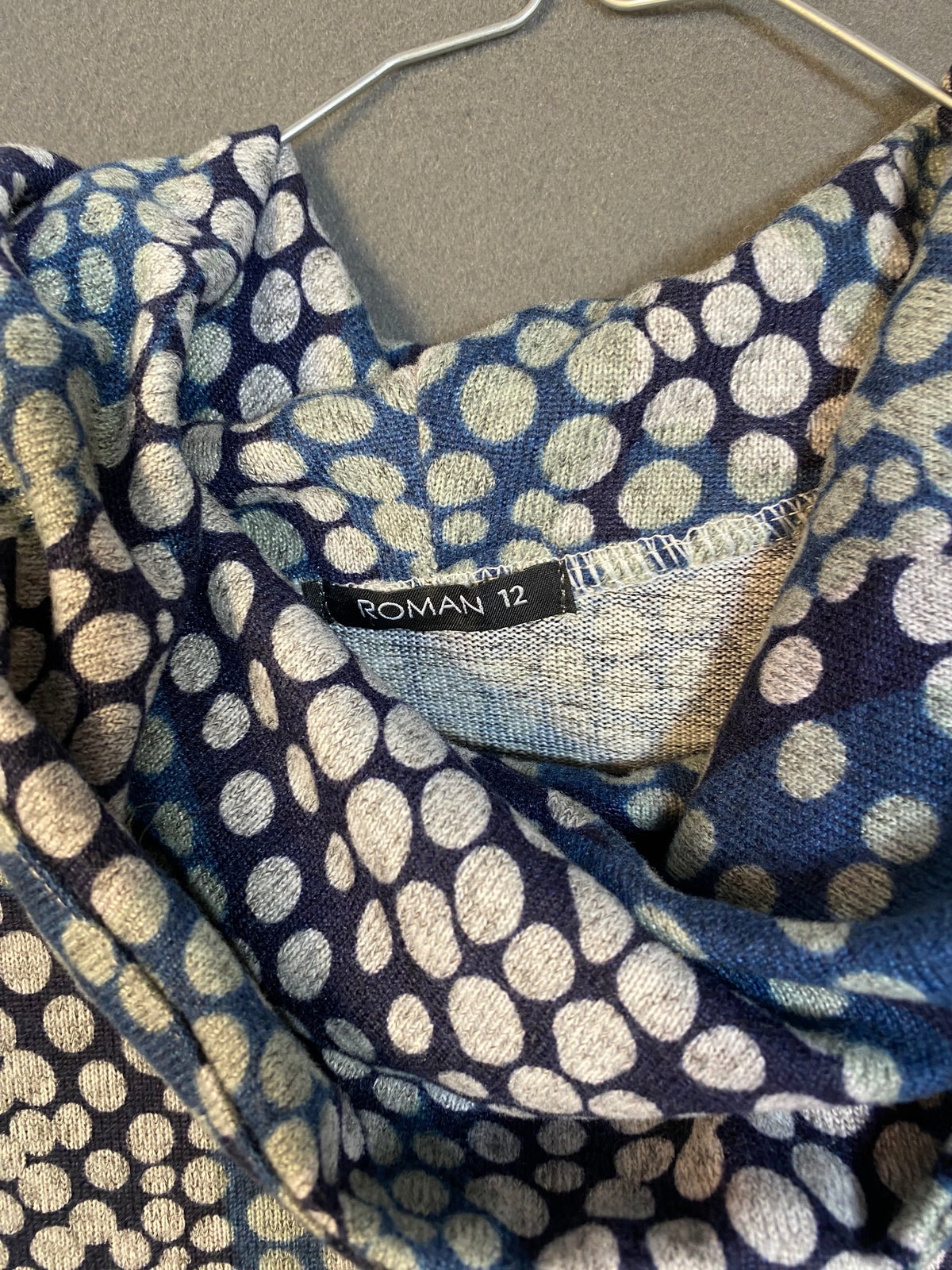 Tunique à col bénitier et pois bleu marine