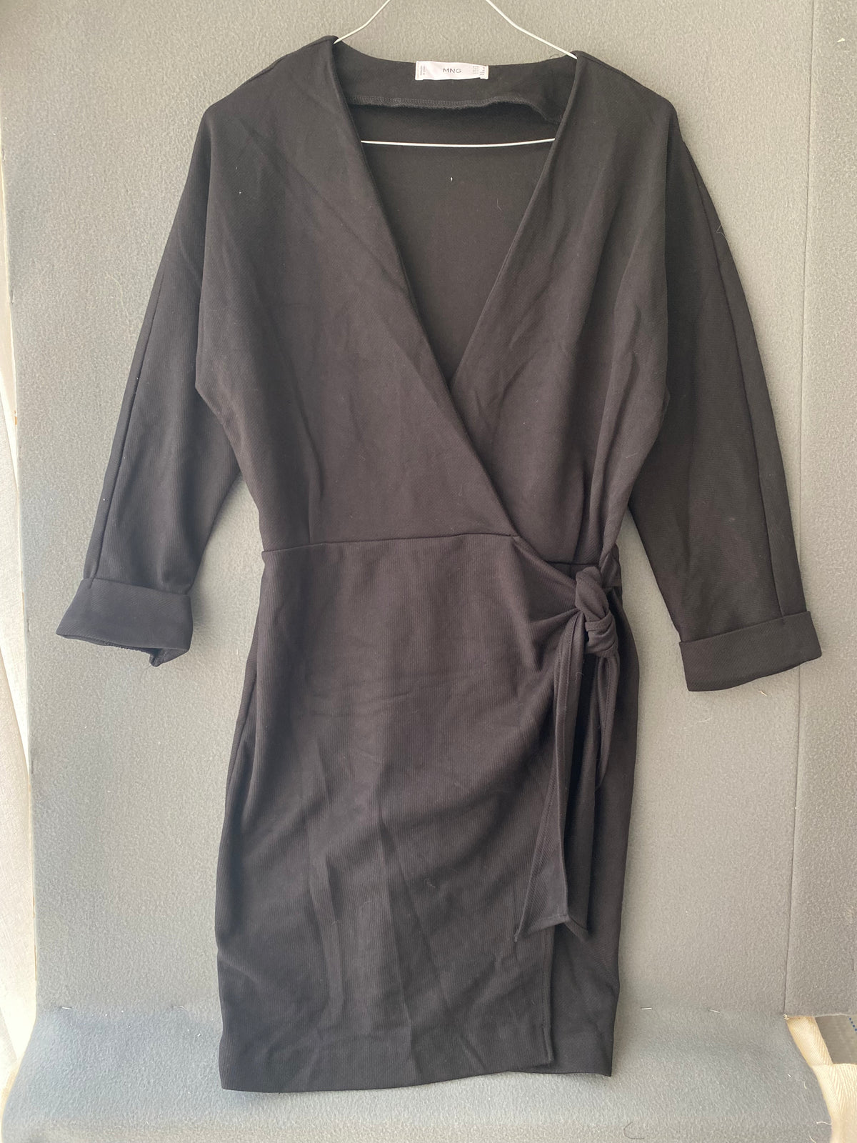 Robe portefeuille noire à nœud sur le côté