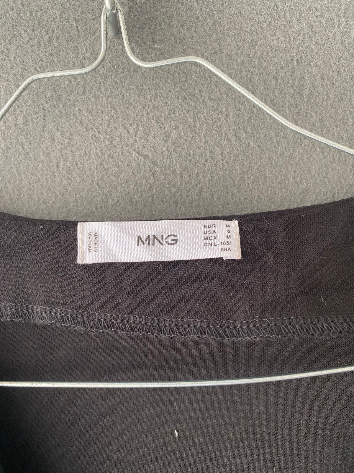 Robe portefeuille noire à nœud sur le côté
