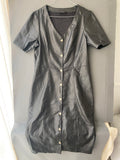 Robe en simili cuir noire à boutons-pression