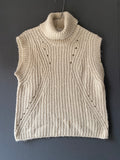 Pull sans manches col roulé écru en maille côtelée