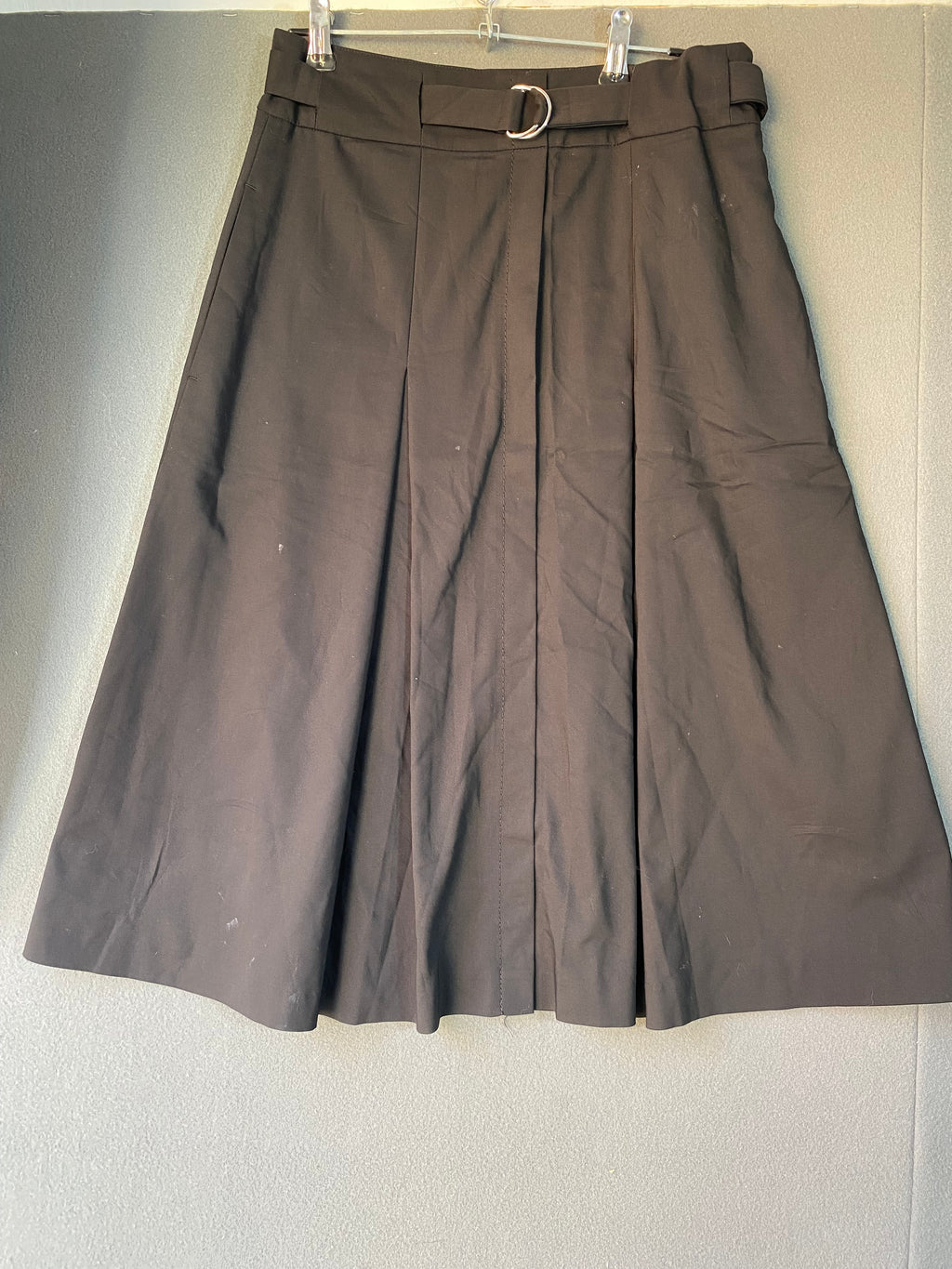 Jupe midi évasée noire à ceinture à anneau