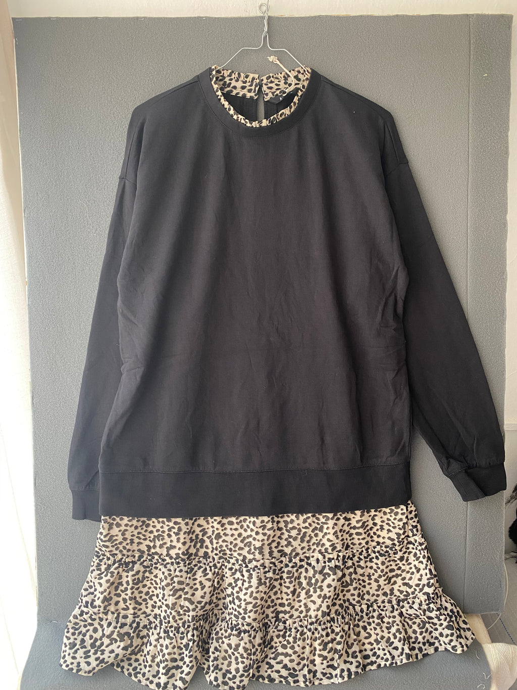 Robe sweat effet 2 en 1 noir et jupe léopard