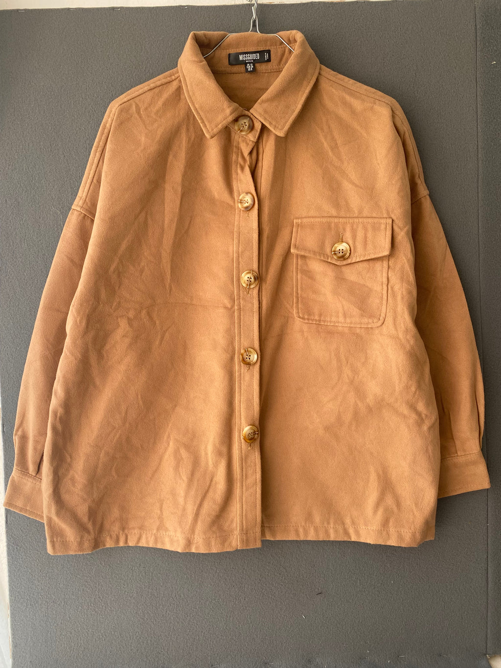 Surchemise camel à boutons écaille