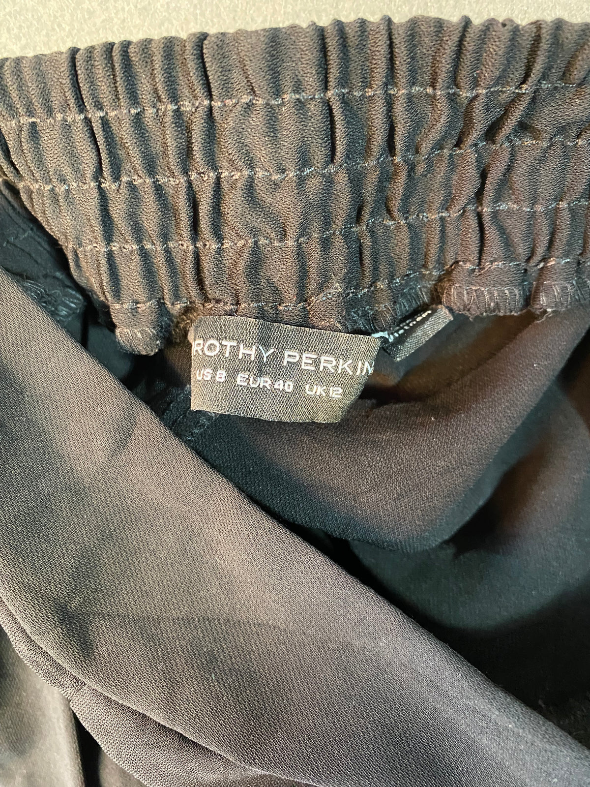 Pantalon fluide noir à ceinture nouée
