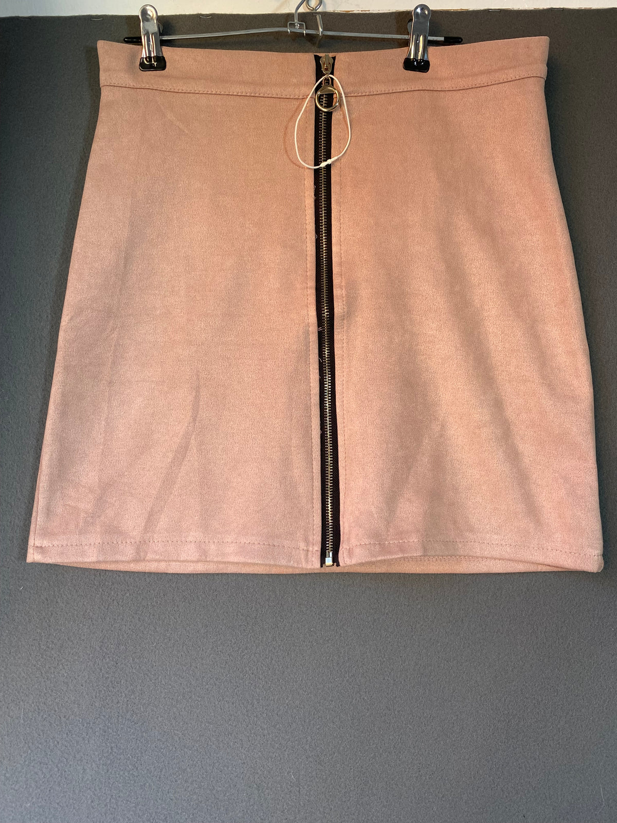 Mini-jupe en suédine rose à zip anneau