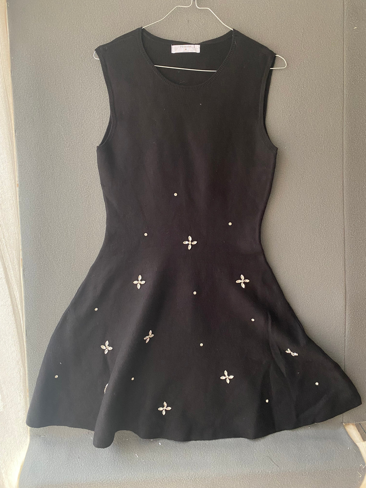 Robe patineuse noire en maille à strass