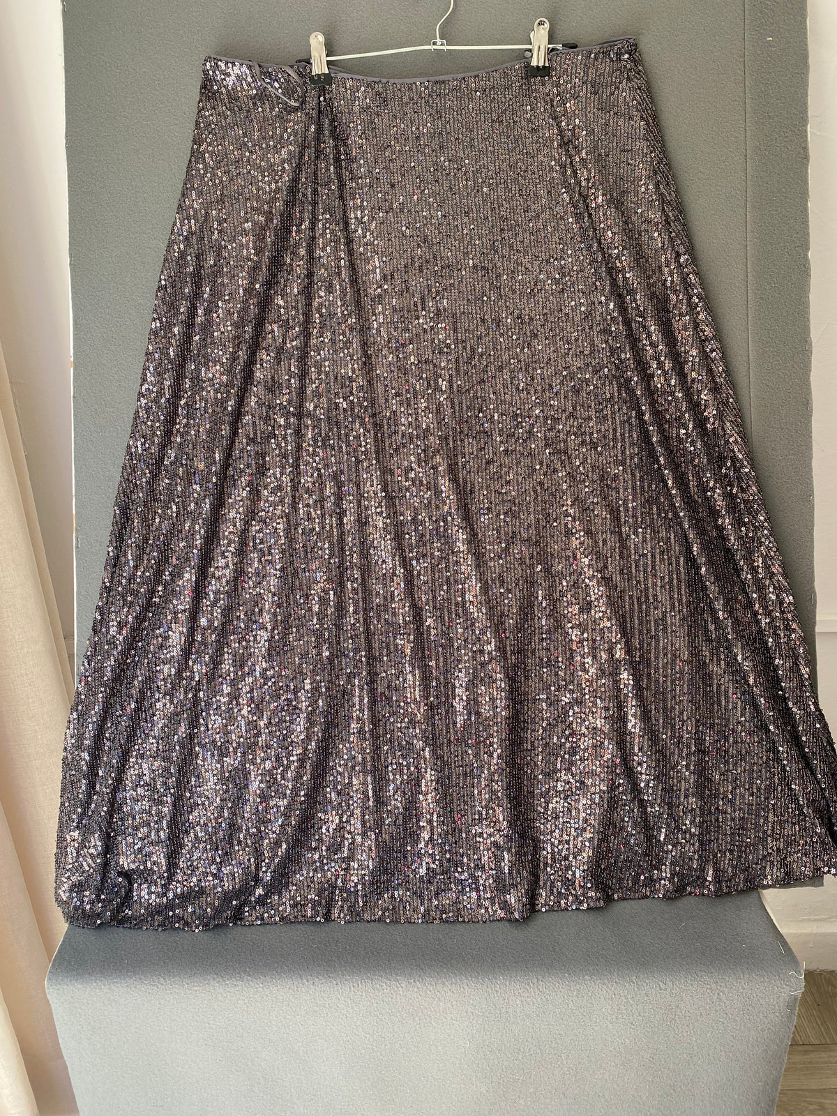 Jupe midi à sequins gris anthracite