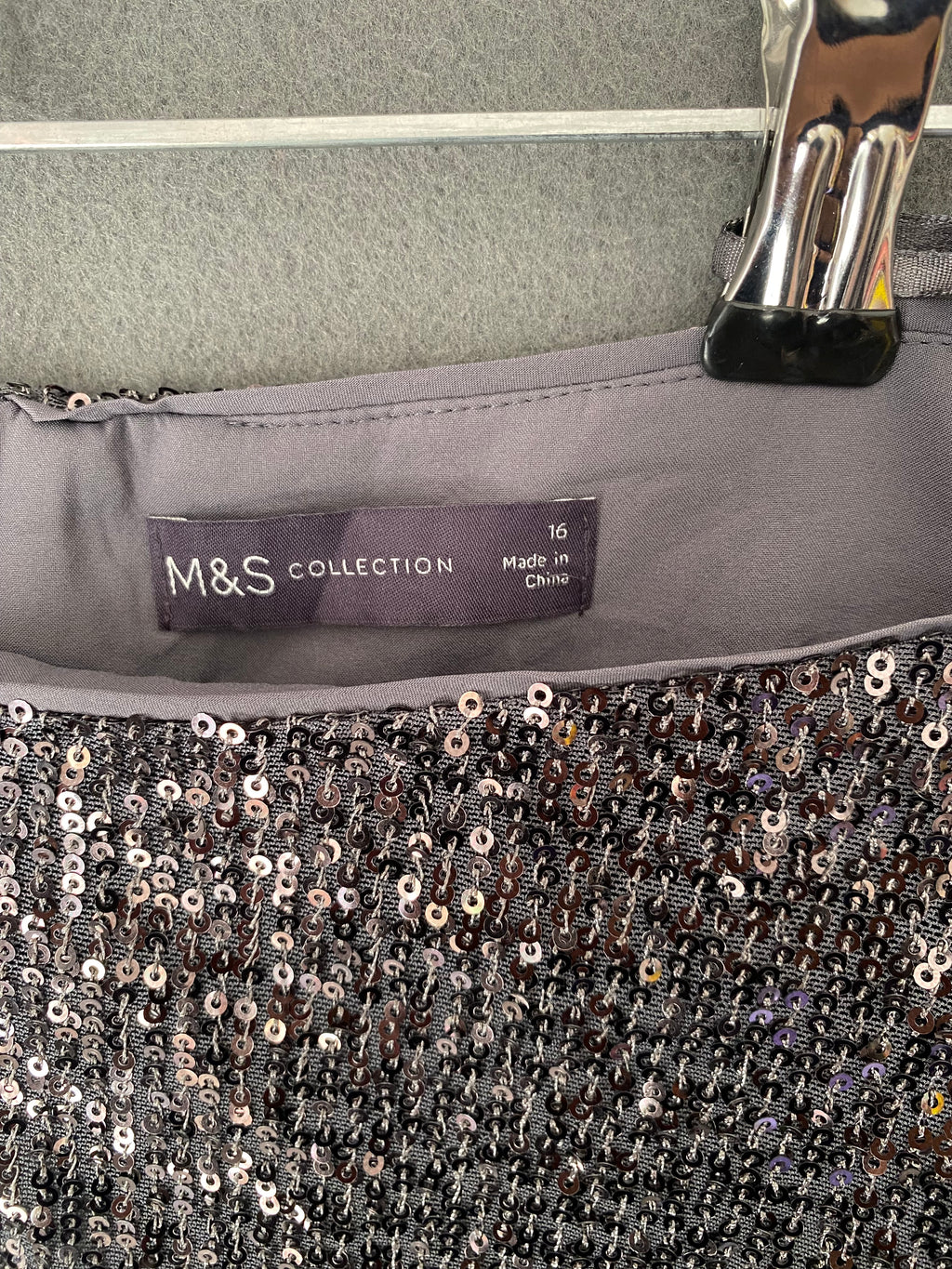 Jupe midi à sequins gris anthracite