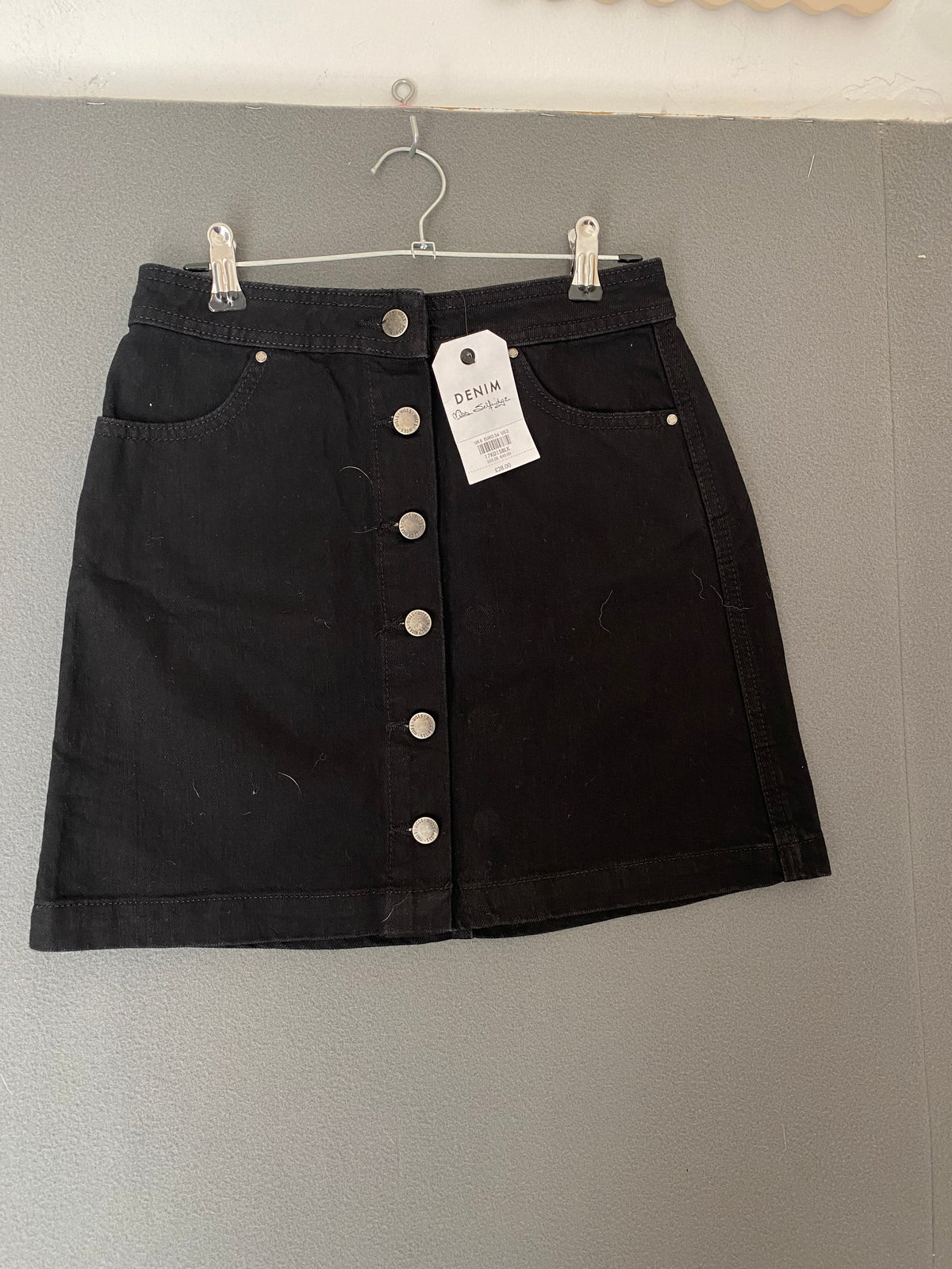 Jupe en jean noir boutonnée