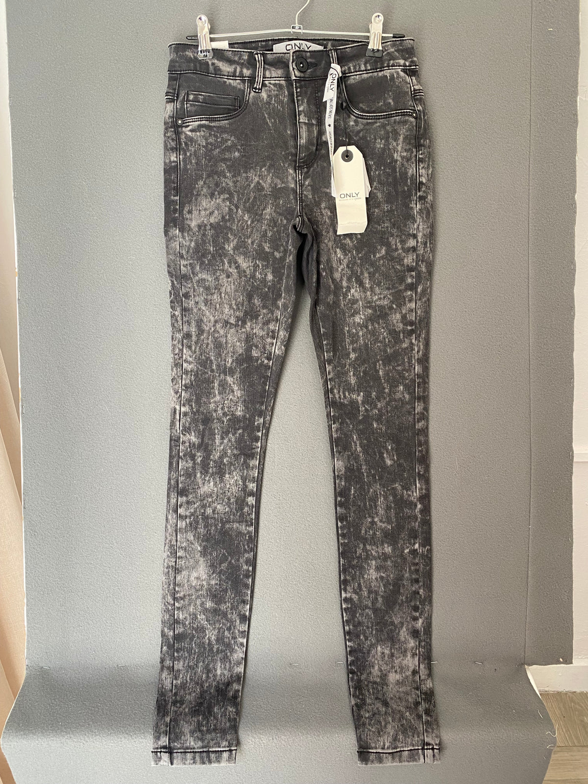 Jean skinny gris délavé neige